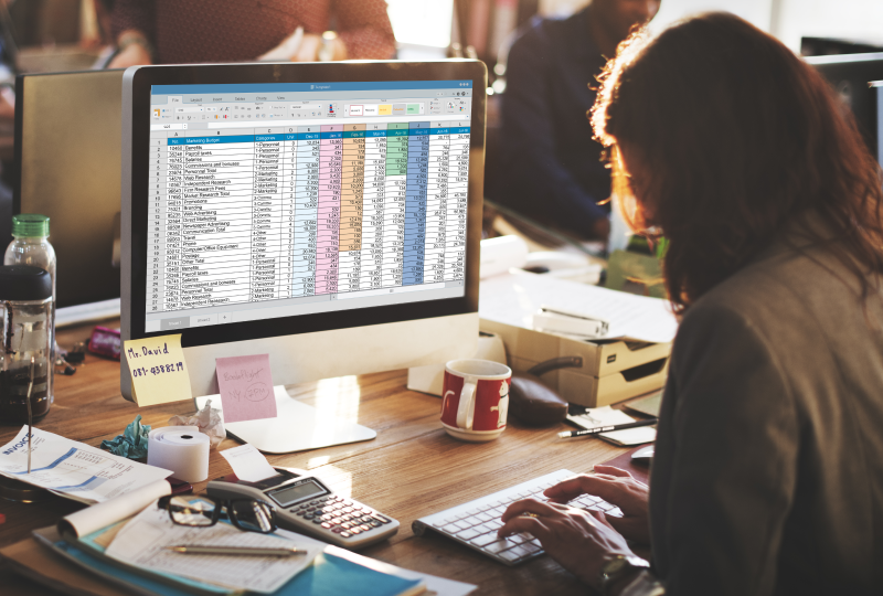 What is the advantage of agile manufacturing software?
